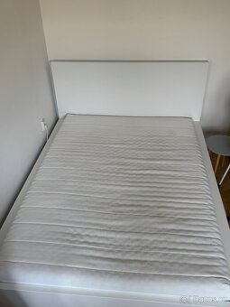 Predám posteľ IKEA MALM, biela, veľkosť 140x200 cm - 2