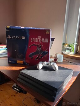 PlayStation 4 Pro (PS4 Pro) s příslušenstvím - 2