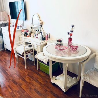 Starožitný nábytek - 2