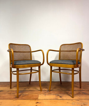 Krásná křesílka TON, J. Hoffmann, čalounění -- 2ks - 2