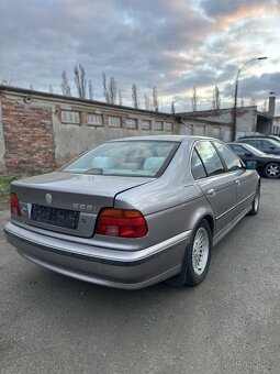 BMW E39 bez motoru - 2