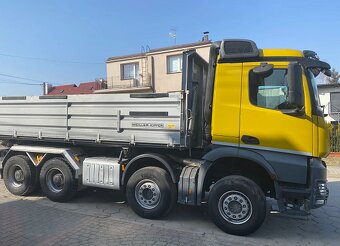 Mercedes-Benz AROCS 4148 8x4 - třístranný sklápěč - 2