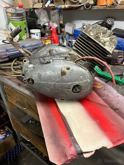 Motor z motorky čz 150 - 2