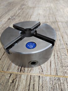 160mm čtyřčelistové sklíčidlo bez čelistí - 2