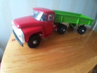 ZIL 130 s návĕsem, velké plechové autíčko 80 cm - 2