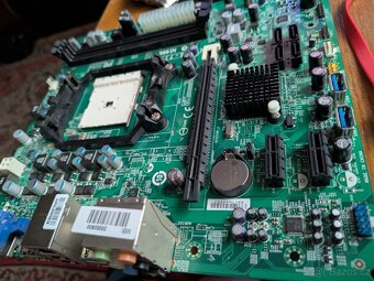 Základní PC set – deska FM1 + AMD A8 + 2 x 2GB DDR3 - 2