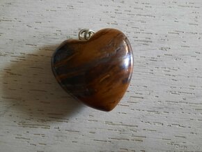 Prodám přívěšek tygří oko srdce 3cm - 2