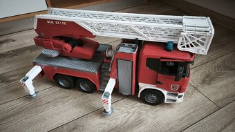 Bruder SCANIA hasičský vůz - 2