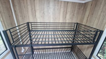 Kovová patrová postel 200×90 cm – kovová, zábrany, žebřík - 2