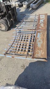 Stará železná brána, dvoukřídlá brána, branka - 2