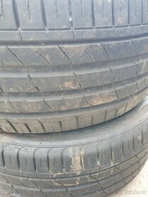 Jeté Pneu 255/45R19 104Y DOT 4715 - 2