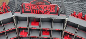 Stranger things,  stojánek - 2