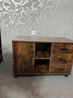 Kancelářská uzamykatelná skříň - NOVÁ - 2