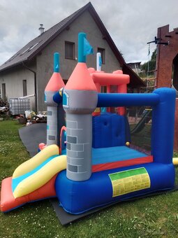 Nafukovací hrad - 2