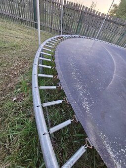Trampolína MASTER JUMP 460CM rám a svislé tyče pro síť - 2