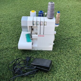 Singer Overlock 14SH754 bílá - 2