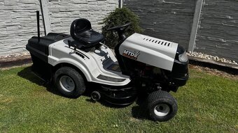 Zachovaly zahradní traktor,traktůrek MTD 12,5HP - 2