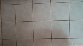 Koupelnová dlažba 25x25 cm, celkem 7 m² - 2