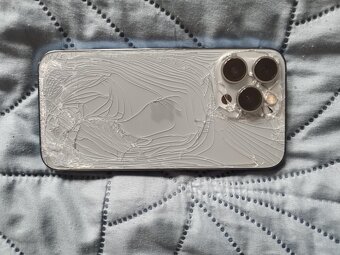 Iphone 13 Pro s zarukou - 2
