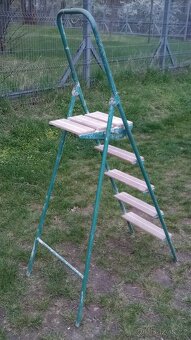 Kovové skládací schůdky - 2