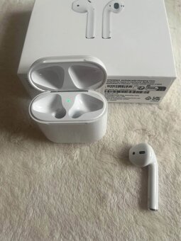 Apple AirPods 2 (2019): pouzdro a pravé sluchátko - 2