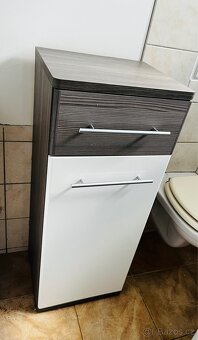 Koupelnová skříňka - 2