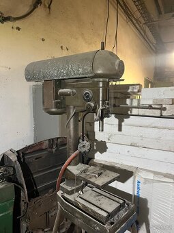 🔧 Stojanová / stolní vrtačka – typ V20A, rok výroby 1957 - 2