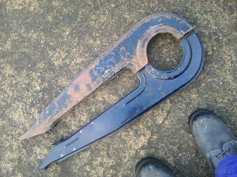 čz 125/175 450/453 - kryty řetězu a motoru,válce a držák ped - 2