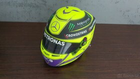 Helma Lewis Hamilton 2022 1:2 F1 Mercedes AMG Petronas - 2