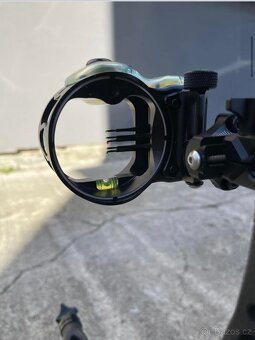 PRODÁM ŠPIČKOVÝ KLADKOVÝ LUK - HOYT POWERMAX - 2