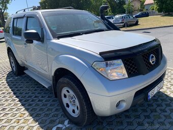 Nisan Pathfinder 4x4 nafta,7 míst - 2