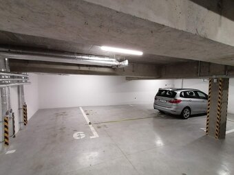 Pronajmu luxusní garáž. stání v Kr. Poli, Brno - 2