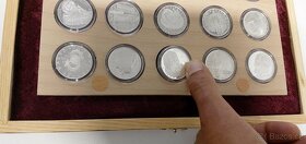Luxusní dřevěná etue na 10 x Pamětní mince 200 Kč. Do průměr - 2
