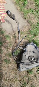 Naftova nadrz s cerpadly BMW e61 - 2