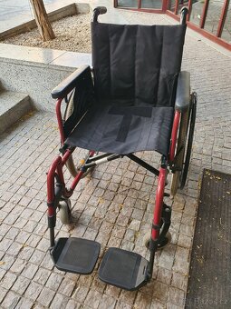 červený invalidní vozík Otto Bock - 2
