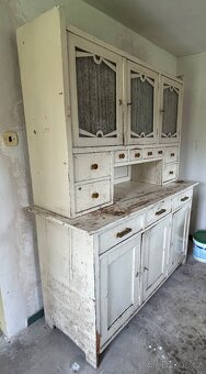 Kredenc starožitný - 2