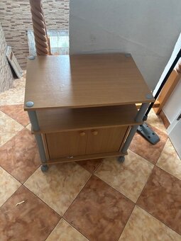 Skříňka na kolečkách - 2