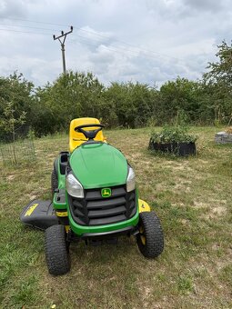 Zahradní traktor John Deere x126 - 2