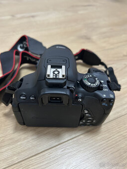 Canon EOS 650D + EF-S 18-55mm IS II a EF 50mm f/1.8 II - 2