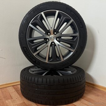 HYUNDAI TUCSON 5x114,3 R19 ET53+LETNÍ 245/45R19 6mm - 2