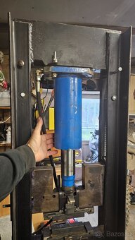 Hydraulický lis - 2