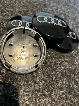 Středové krytky Audi 68mm černé - 2