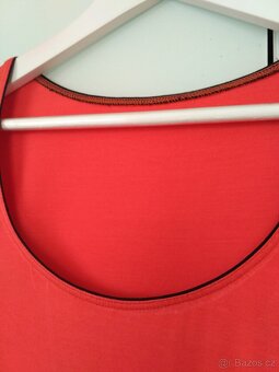 Halenka s hlubokým kulatým výstřihem - 2