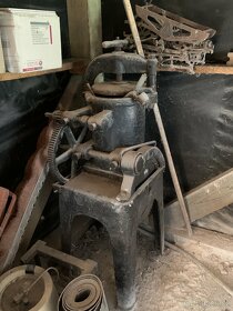 stará litinová narážka - 2