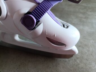 Dívčí zimní brusle a helma - 2