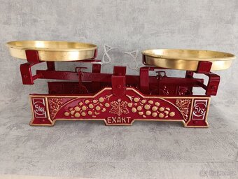 Staré váhy po renovaci EXAKT, vinná réva, dekorace. - 2