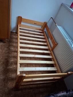 Dětská postel se zábranou + 2 úložné šuplíky - borovice - 2