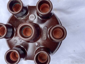 Víčko rozdělovače Bosch 6ti válec - 2