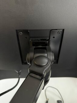 Dell UltraSharp 5/2020 24"+kloubové rameno - 2