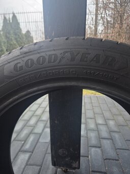 Letní pneu goodyear 235/50R19C - 2